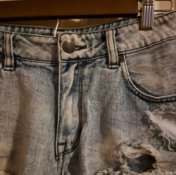 Kendall and Kylie distressed Jeans size 3 5/$25 - Picture 4 of 8